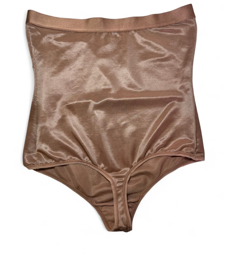 SKIMS Seamless Sculpt High Waisted Thong - Neutral / Clay (Size M)